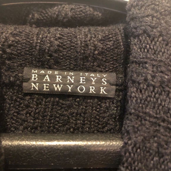 Turtle Neck long sleeve pull over sweater - Picture 2 of 3